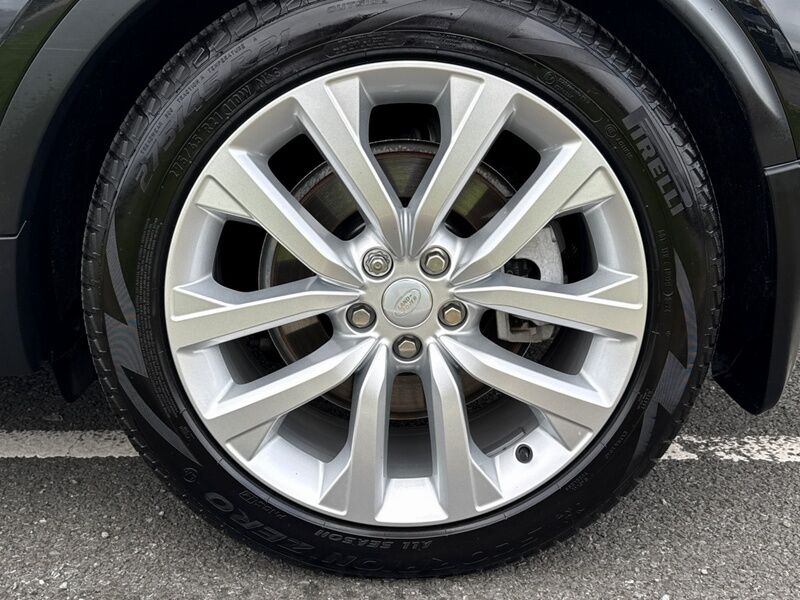 More views of Land Rover Discovery