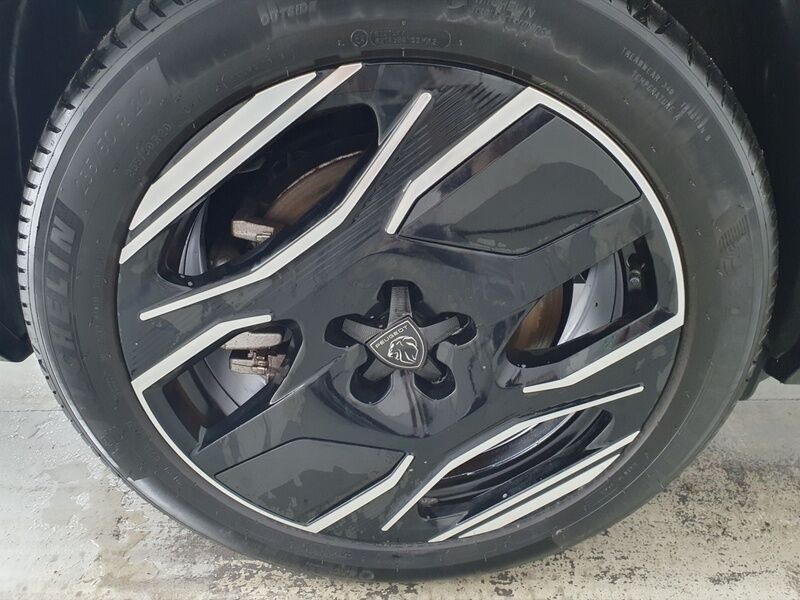 More views of Peugeot 3008
