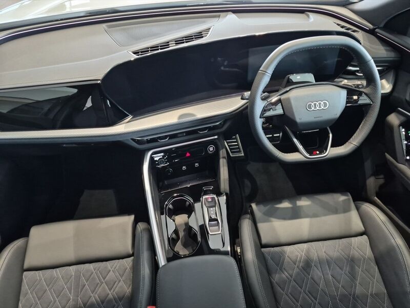More views of Audi Q5
