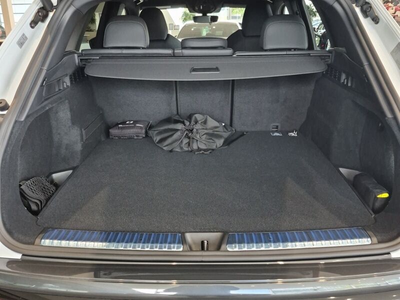 More views of Audi Q5