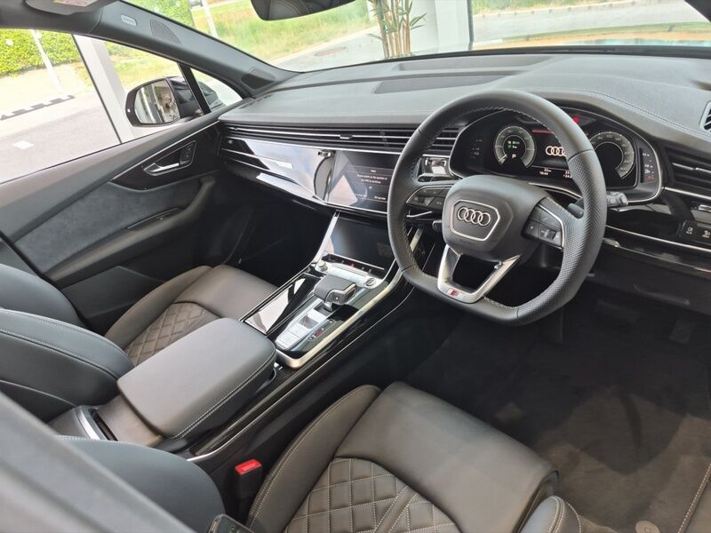 More views of Audi Q7