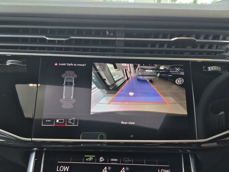 More views of Audi Q7