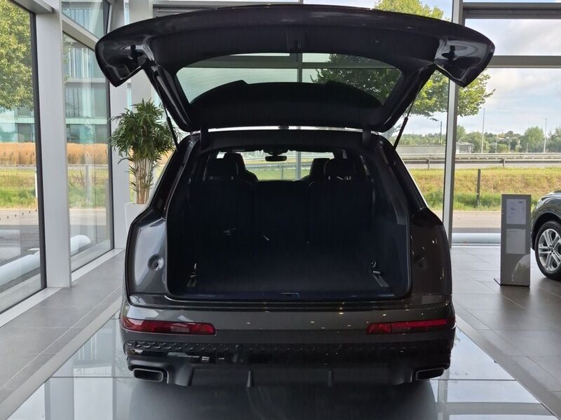 More views of Audi Q7