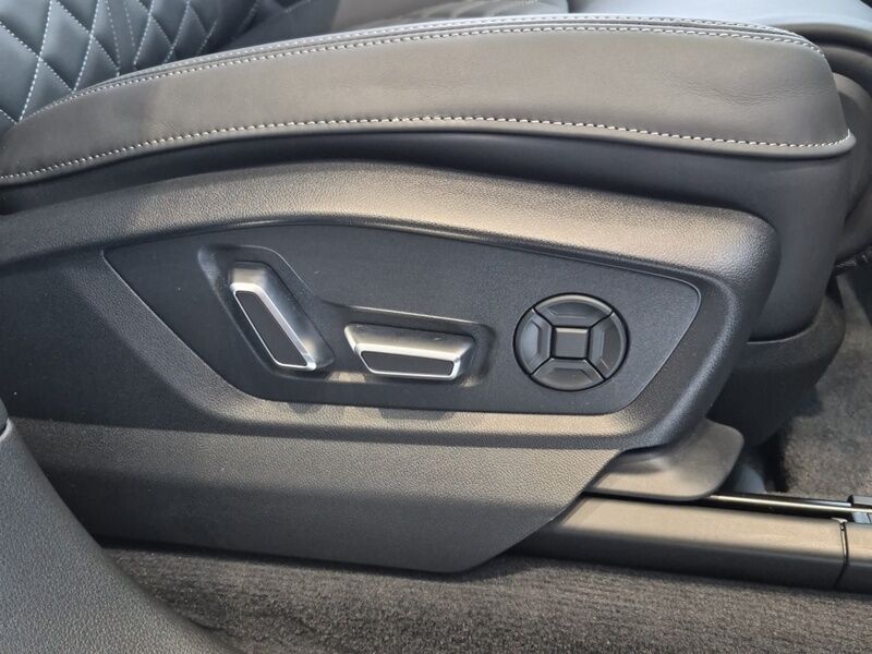 More views of Audi Q7