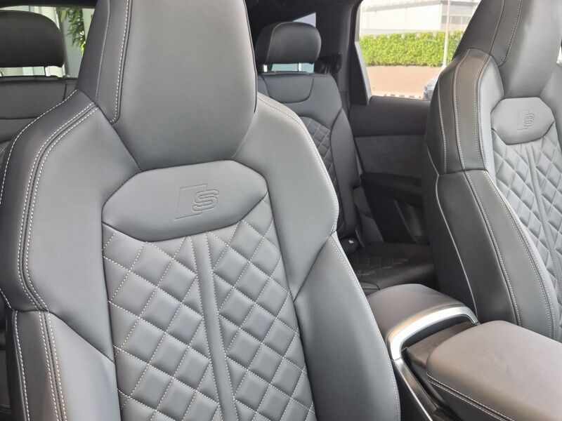More views of Audi Q7