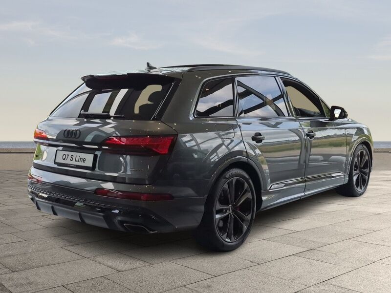 More views of Audi Q7