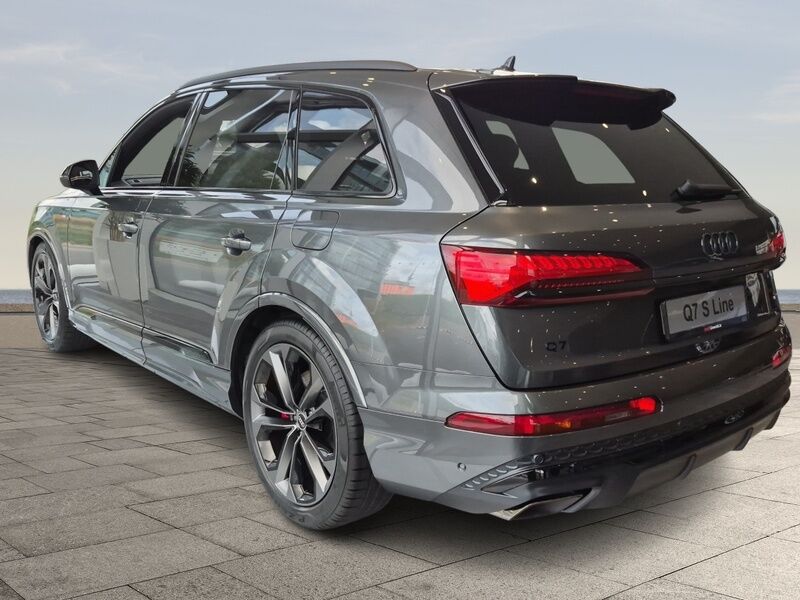 More views of Audi Q7