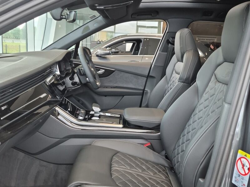 More views of Audi Q7