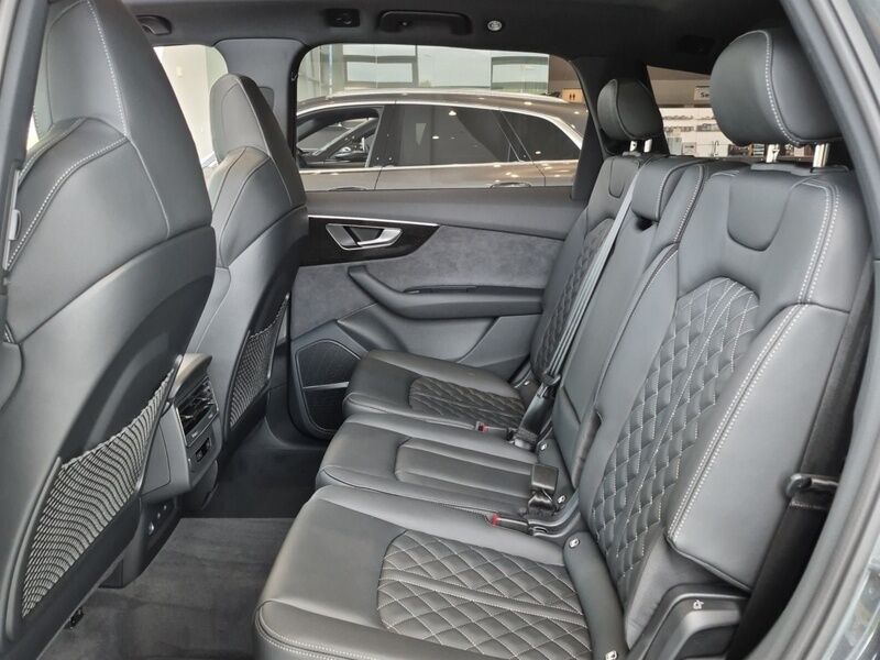 More views of Audi Q7