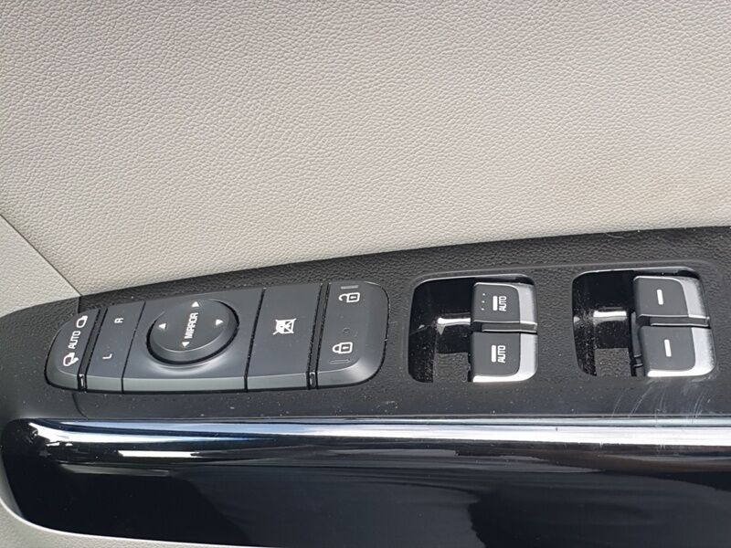 More views of Kia Sportage