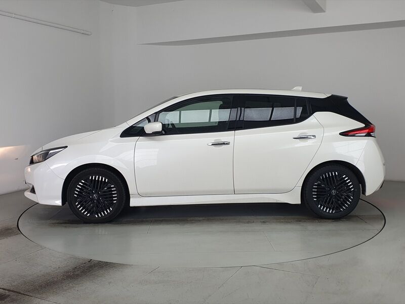 More views of Nissan Leaf
