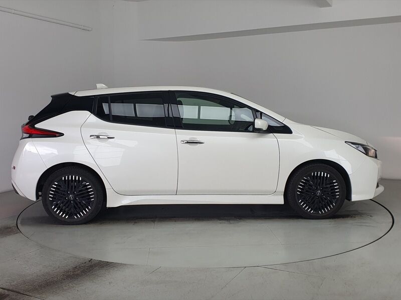 More views of Nissan Leaf