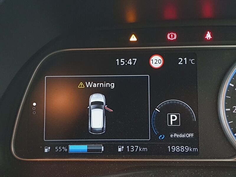 More views of Nissan Leaf