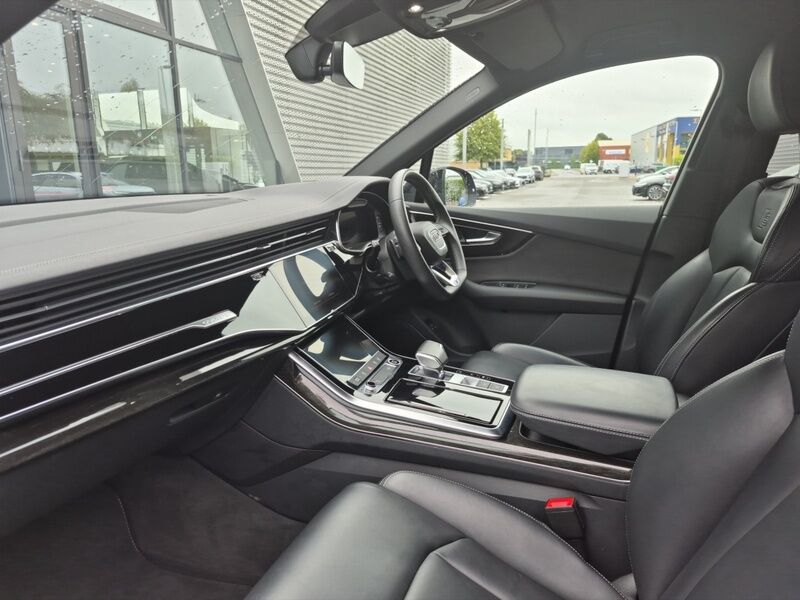 More views of Audi Q7
