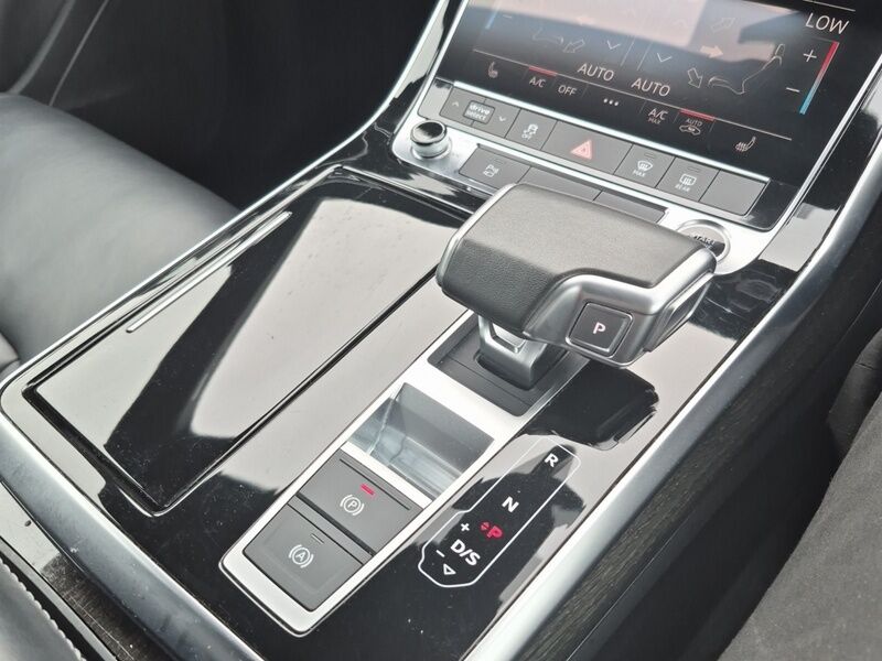 More views of Audi Q7