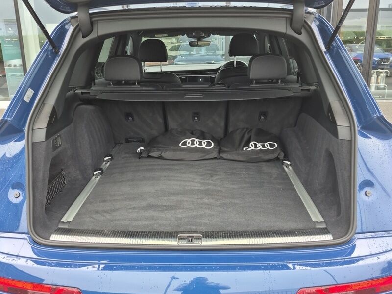 More views of Audi Q7
