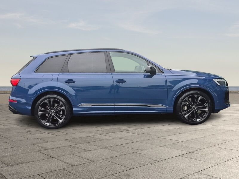 More views of Audi Q7