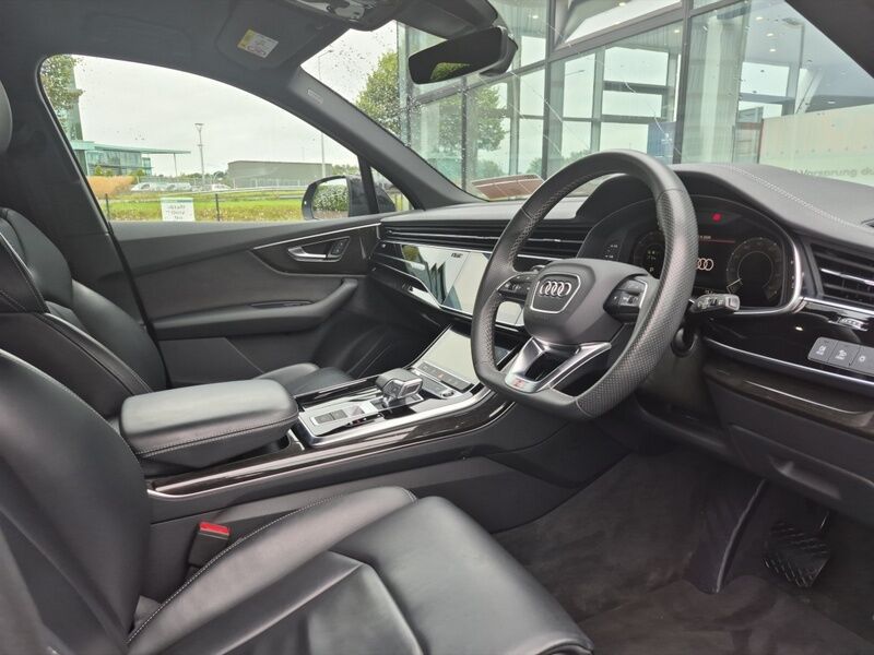 More views of Audi Q7