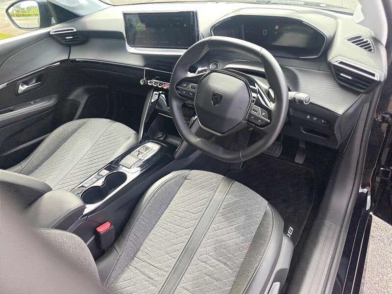 More views of Peugeot 208