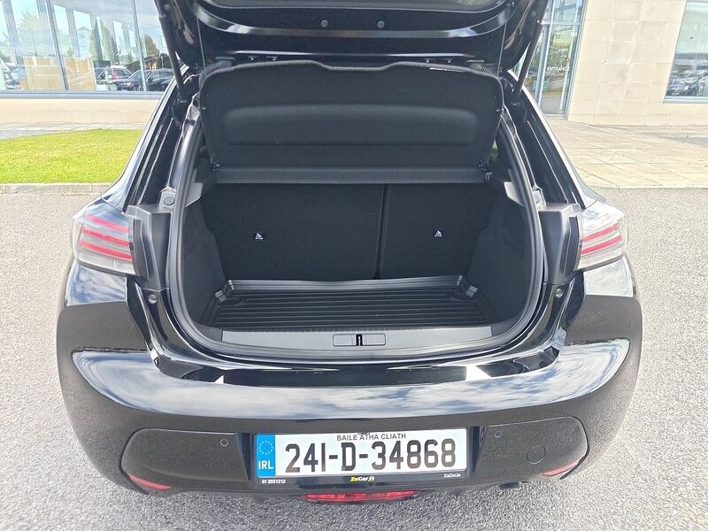More views of Peugeot 208