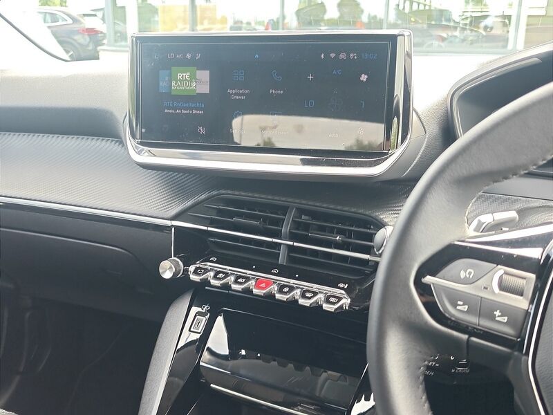More views of Peugeot 208
