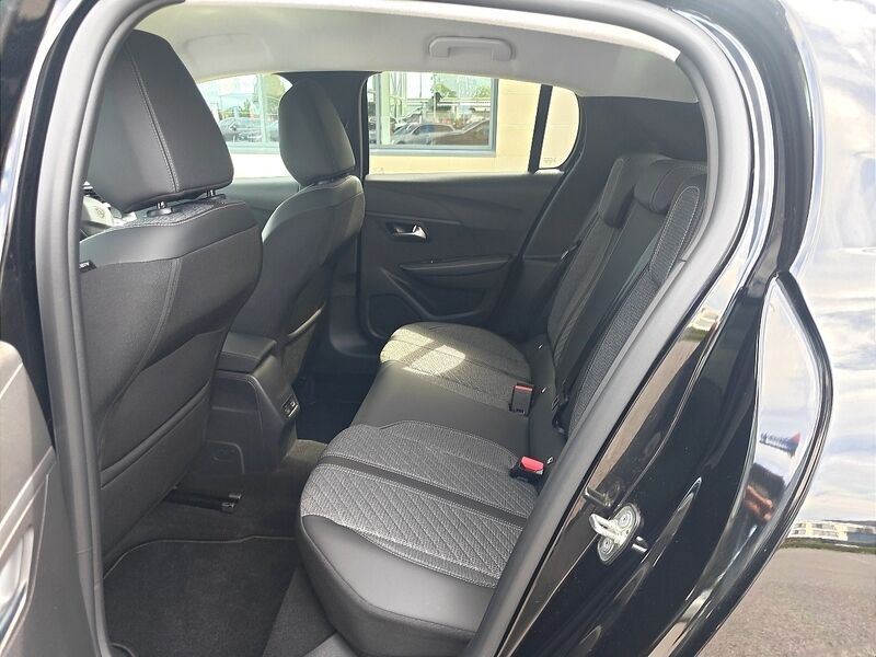 More views of Peugeot 208