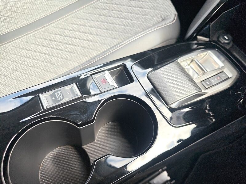 More views of Peugeot 208