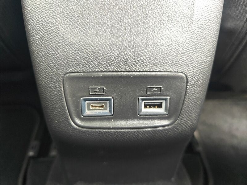 More views of Peugeot 208