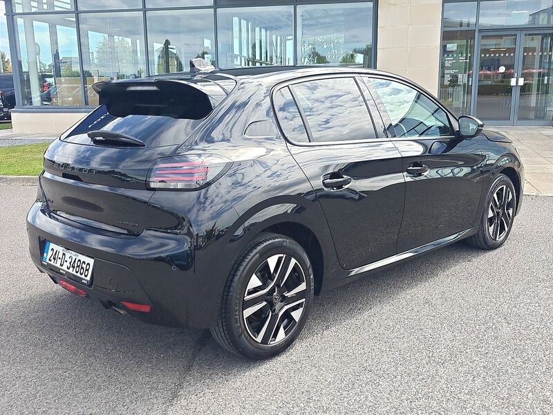 More views of Peugeot 208