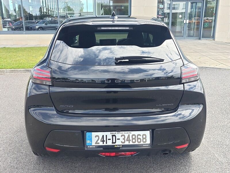 More views of Peugeot 208