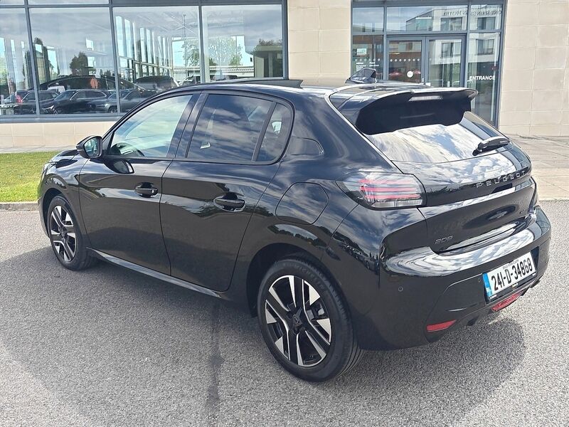 More views of Peugeot 208