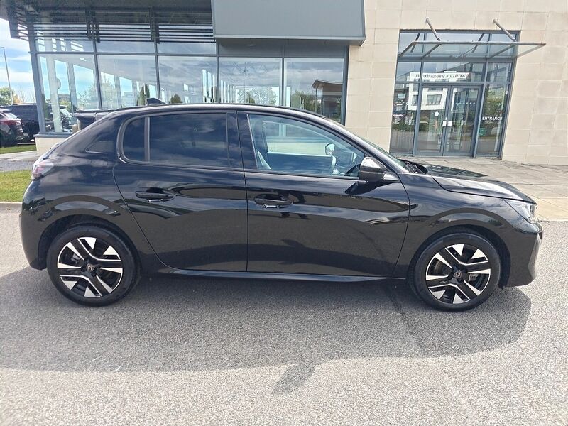 More views of Peugeot 208