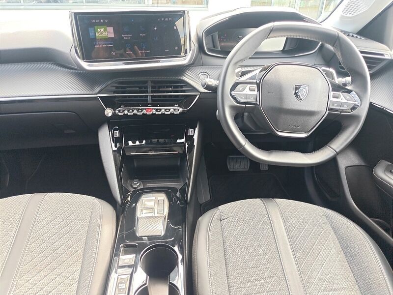 More views of Peugeot 208