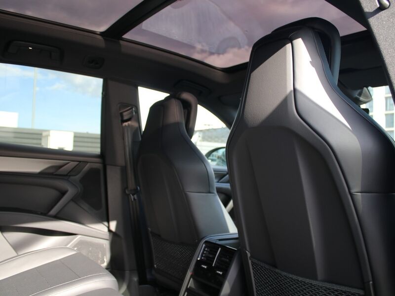 More views of Porsche Cayenne