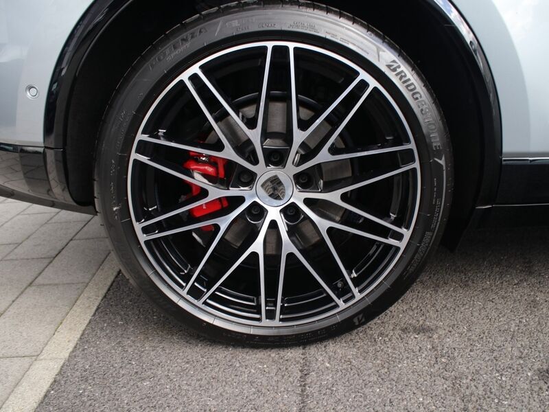 More views of Porsche Macan