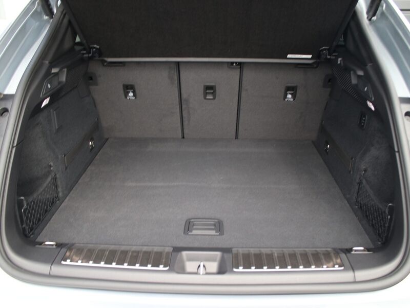 More views of Porsche Macan
