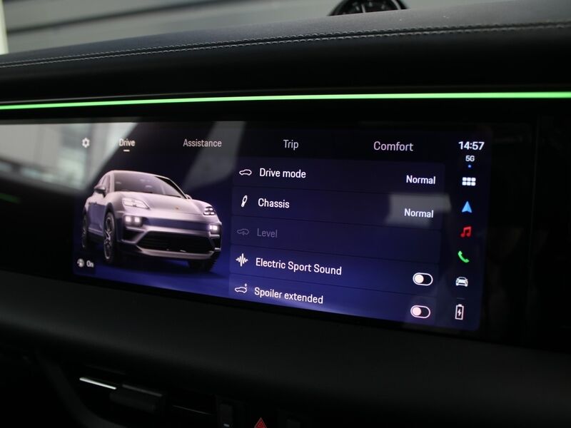 More views of Porsche Macan