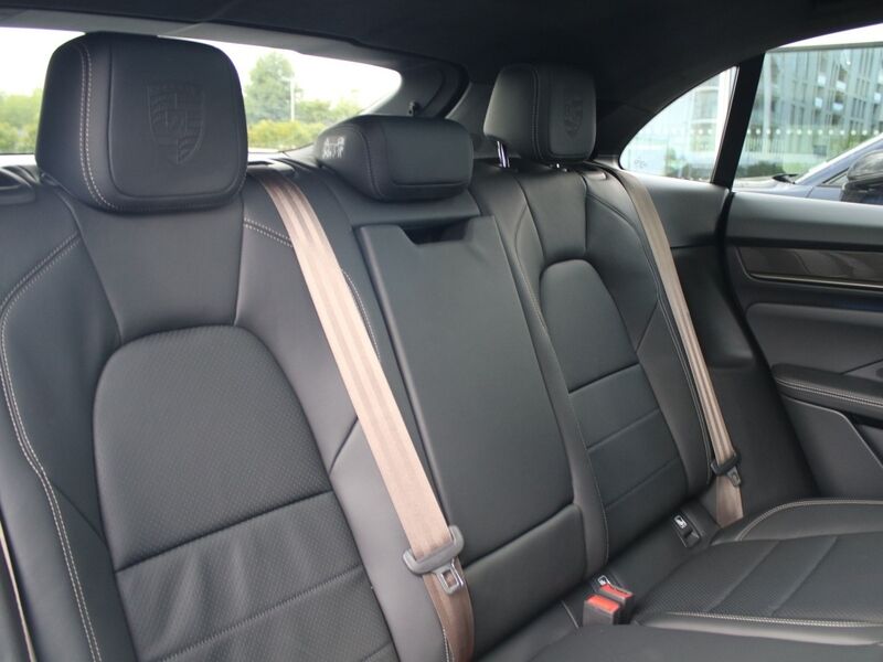 More views of Porsche Macan