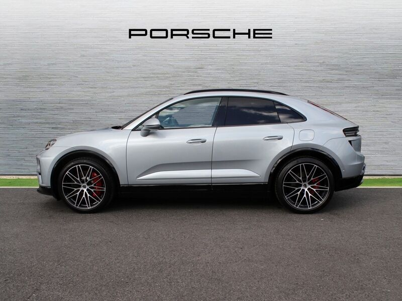 More views of Porsche Macan
