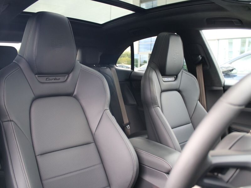 More views of Porsche Macan