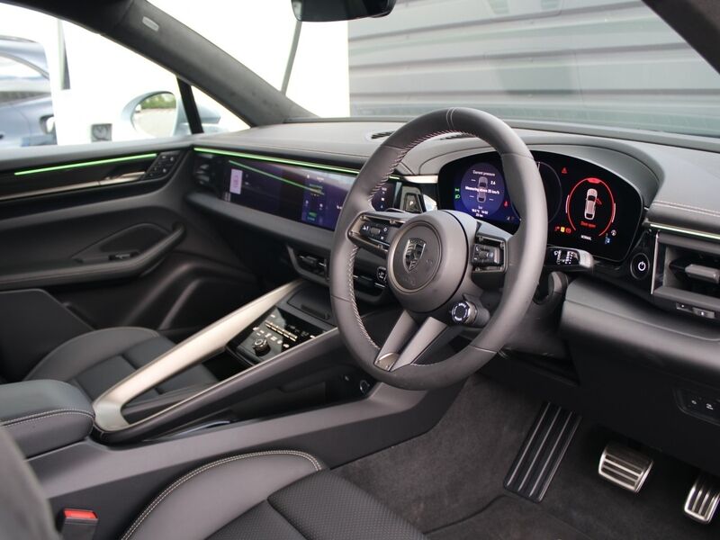 More views of Porsche Macan