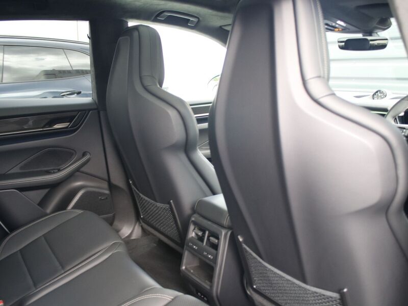 More views of Porsche Macan