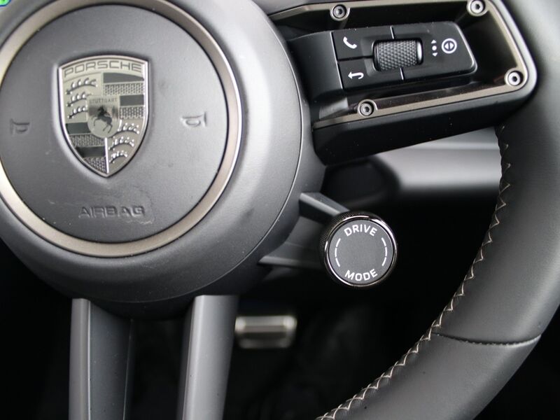 More views of Porsche Macan