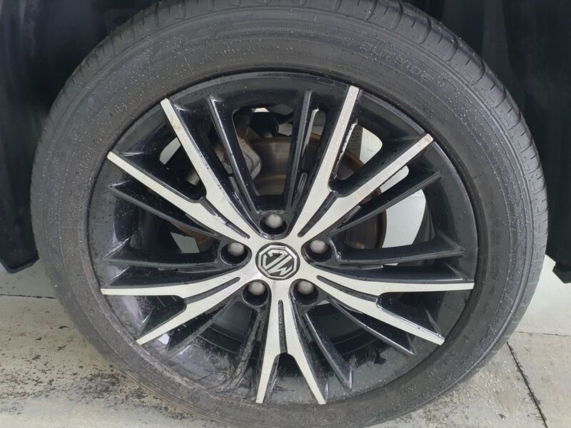 More views of MG MG5