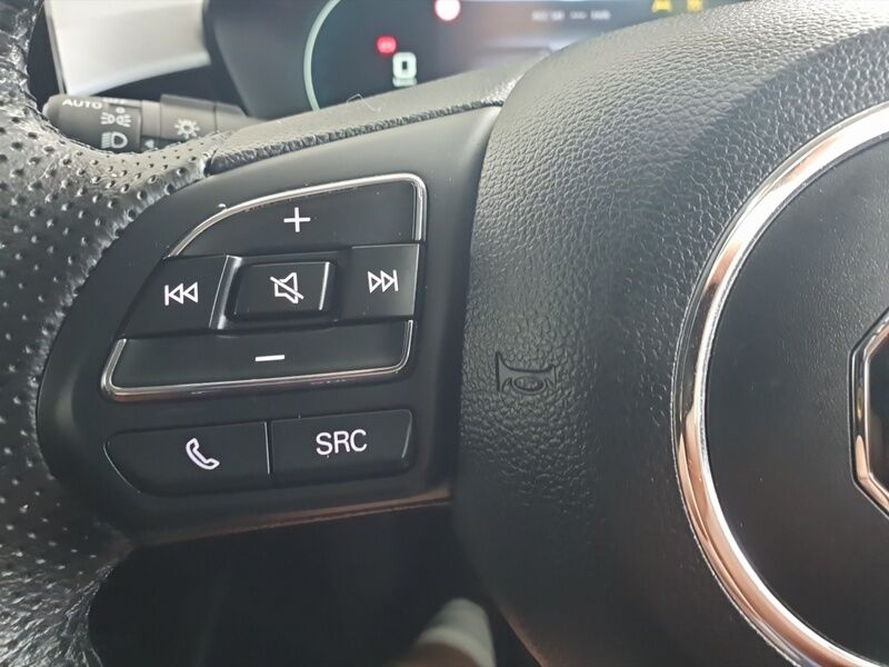 More views of MG MG5