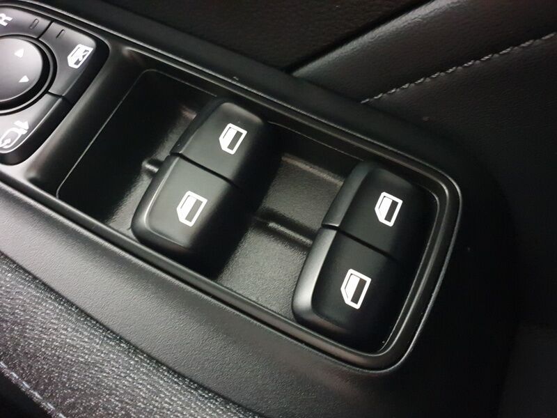 More views of MG MG5