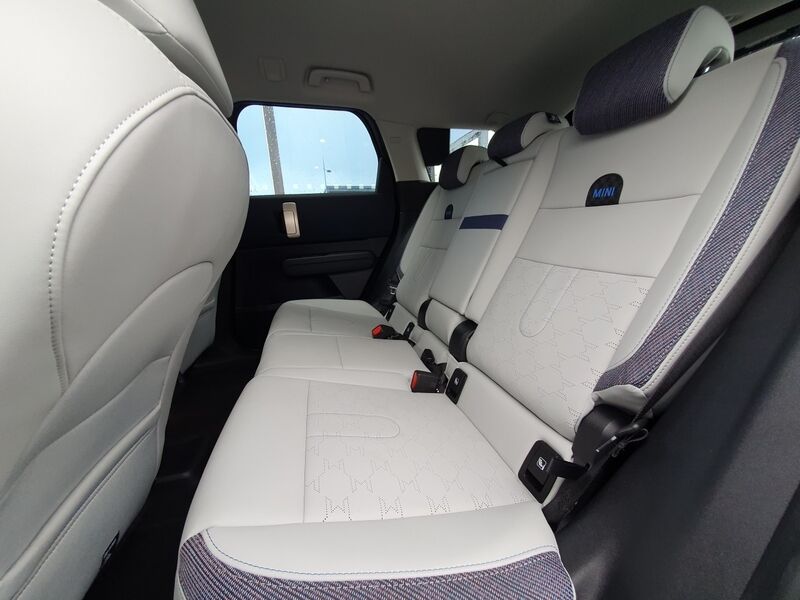More views of Mini Countryman