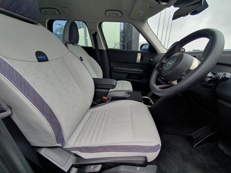More views of Mini Countryman