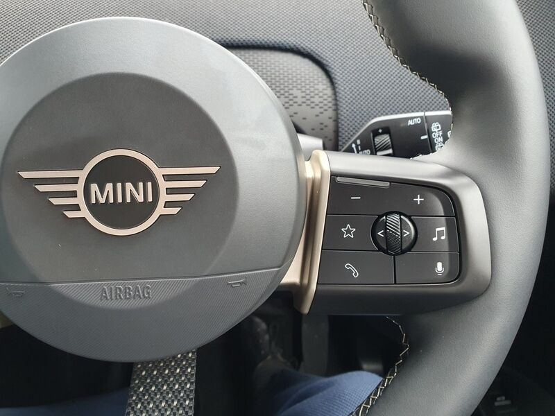 More views of Mini Countryman