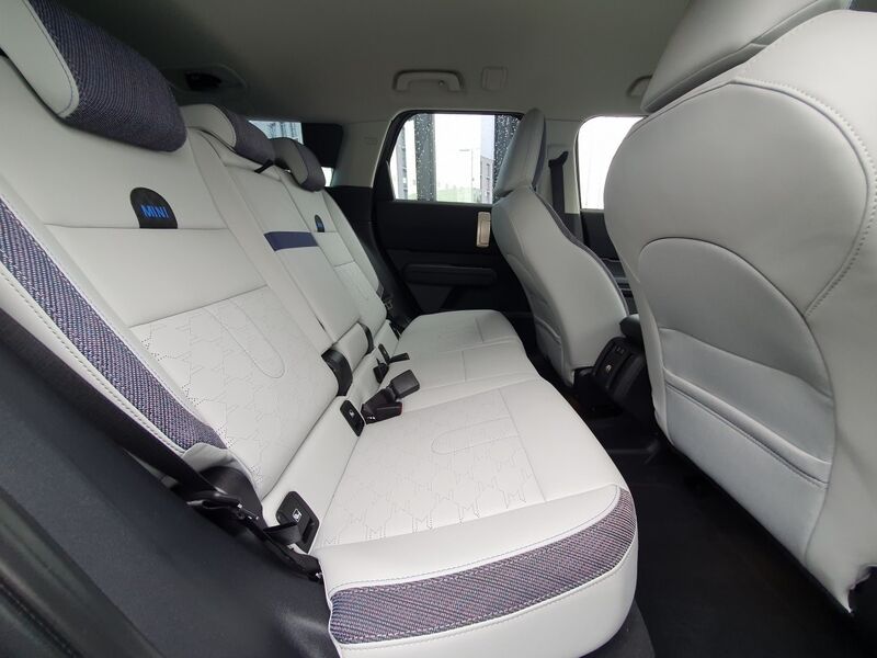 More views of Mini Countryman